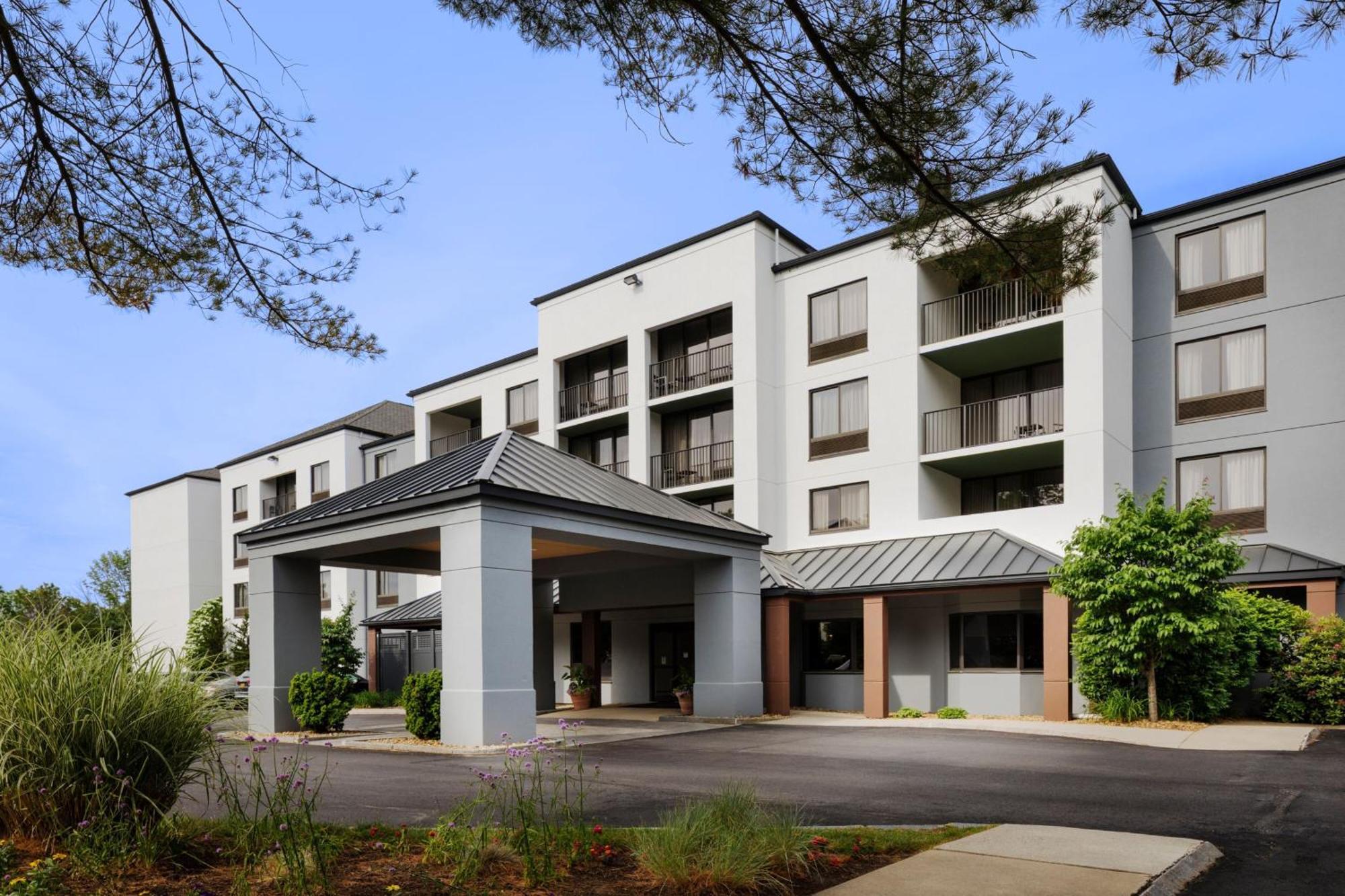 Courtyard By Marriott Portsmouth Hotel Bagian luar foto
