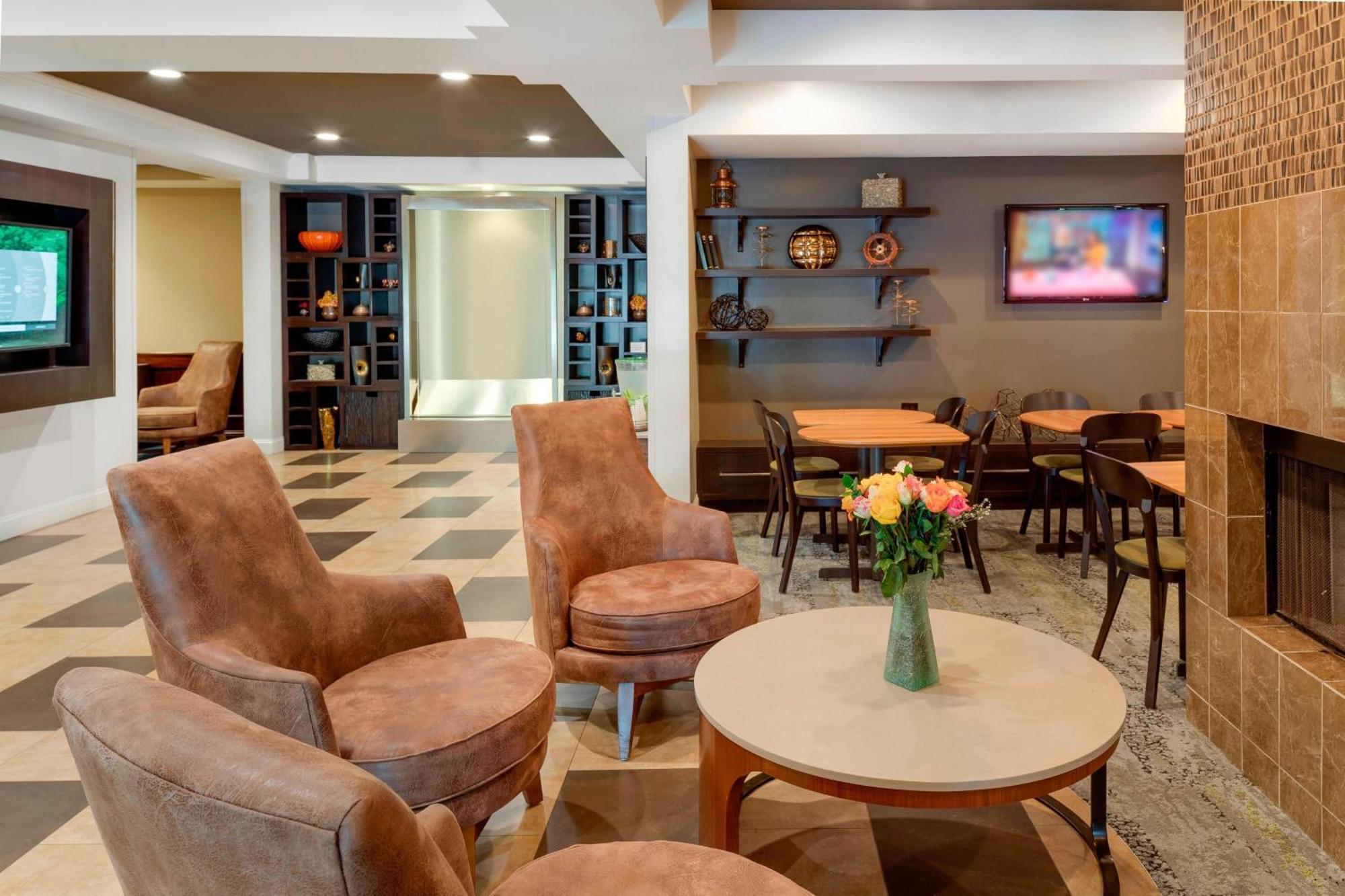 Courtyard By Marriott Portsmouth Hotel Bagian luar foto