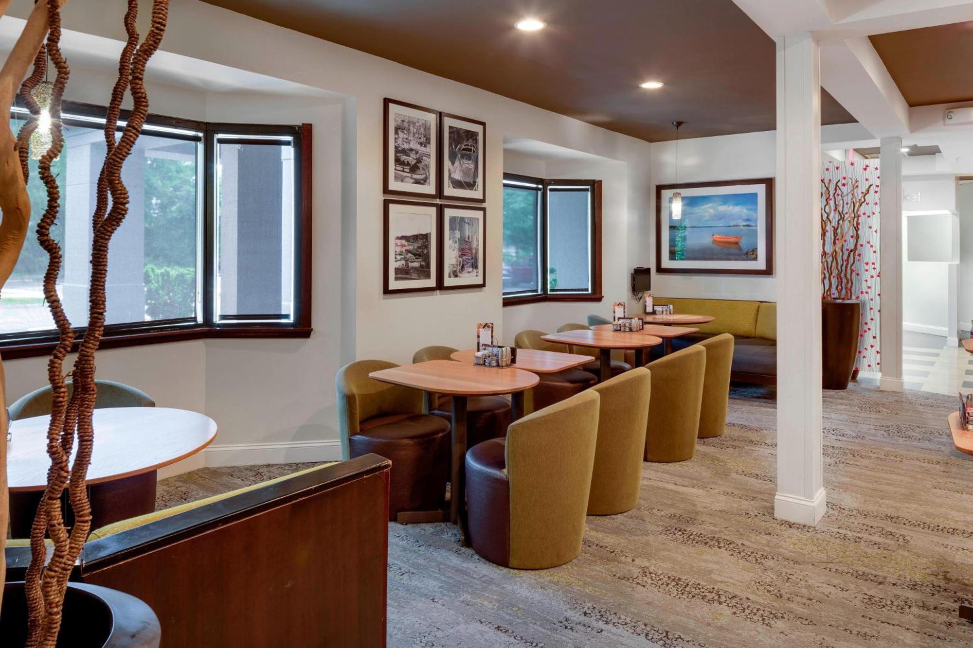 Courtyard By Marriott Portsmouth Hotel Bagian luar foto