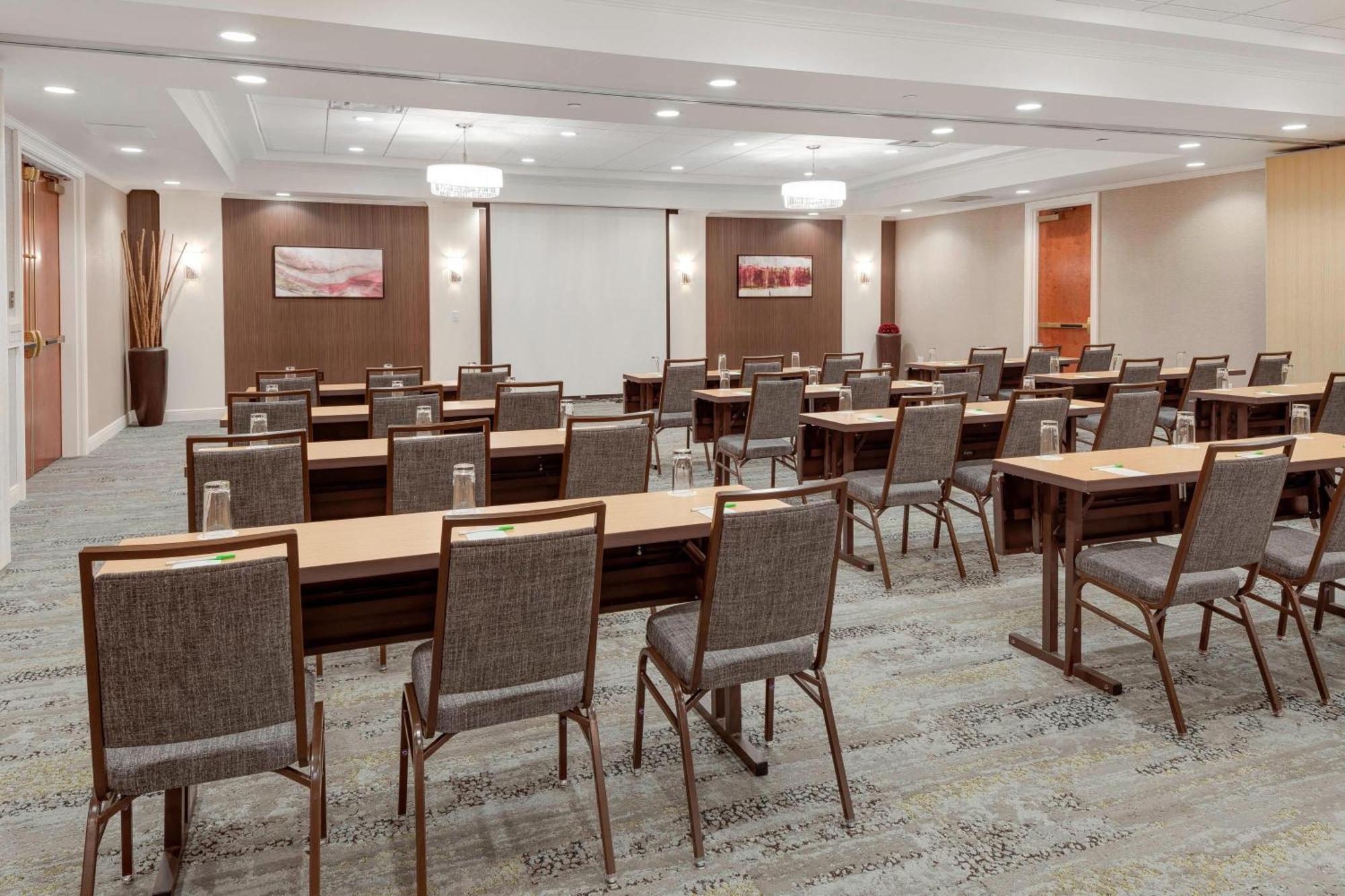Courtyard By Marriott Portsmouth Hotel Bagian luar foto