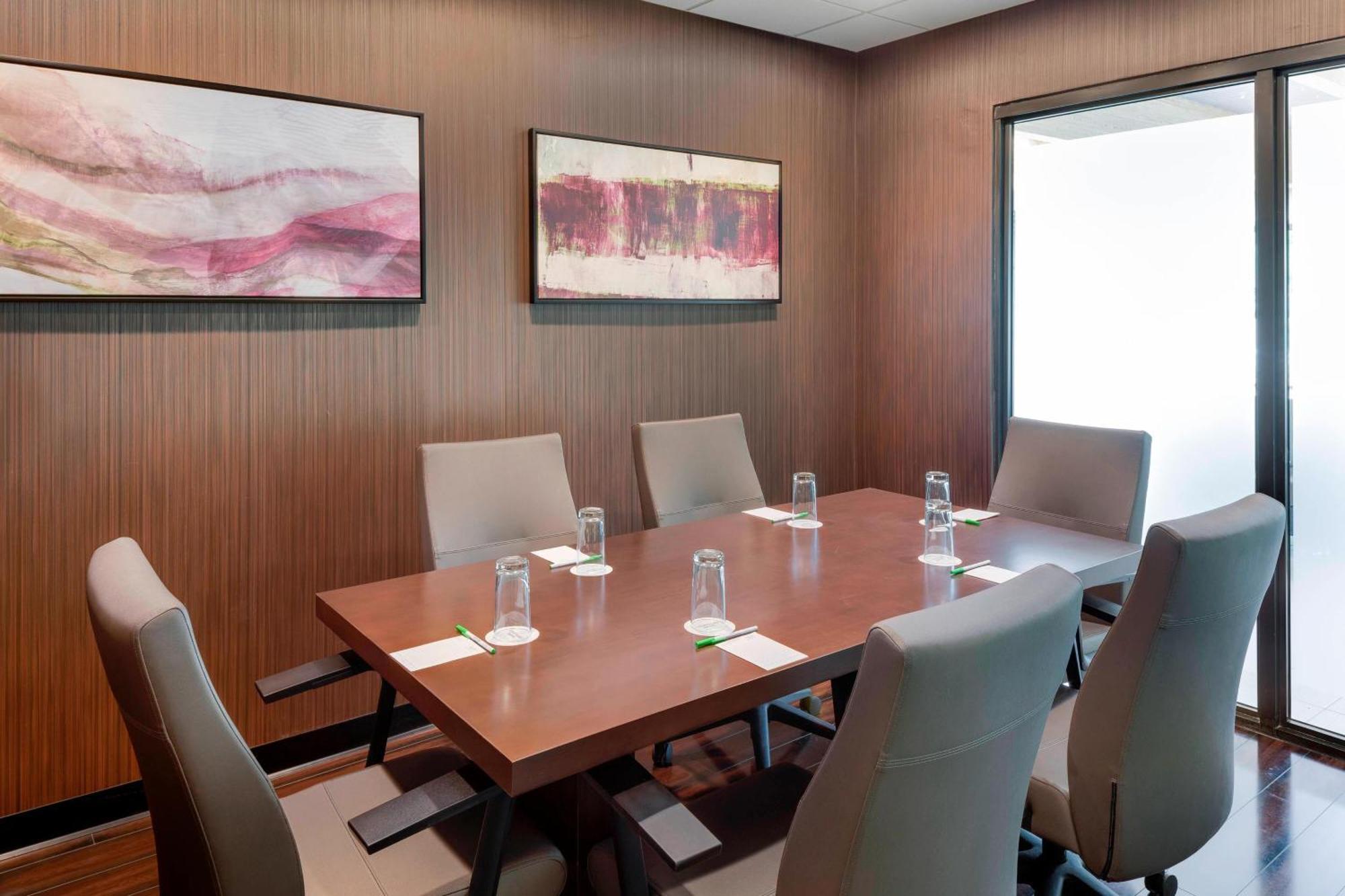 Courtyard By Marriott Portsmouth Hotel Bagian luar foto