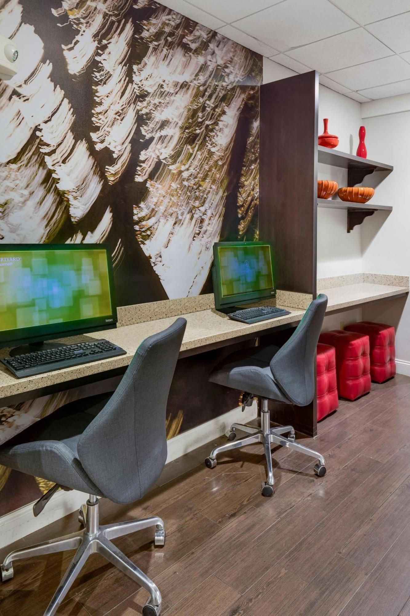 Courtyard By Marriott Portsmouth Hotel Bagian luar foto