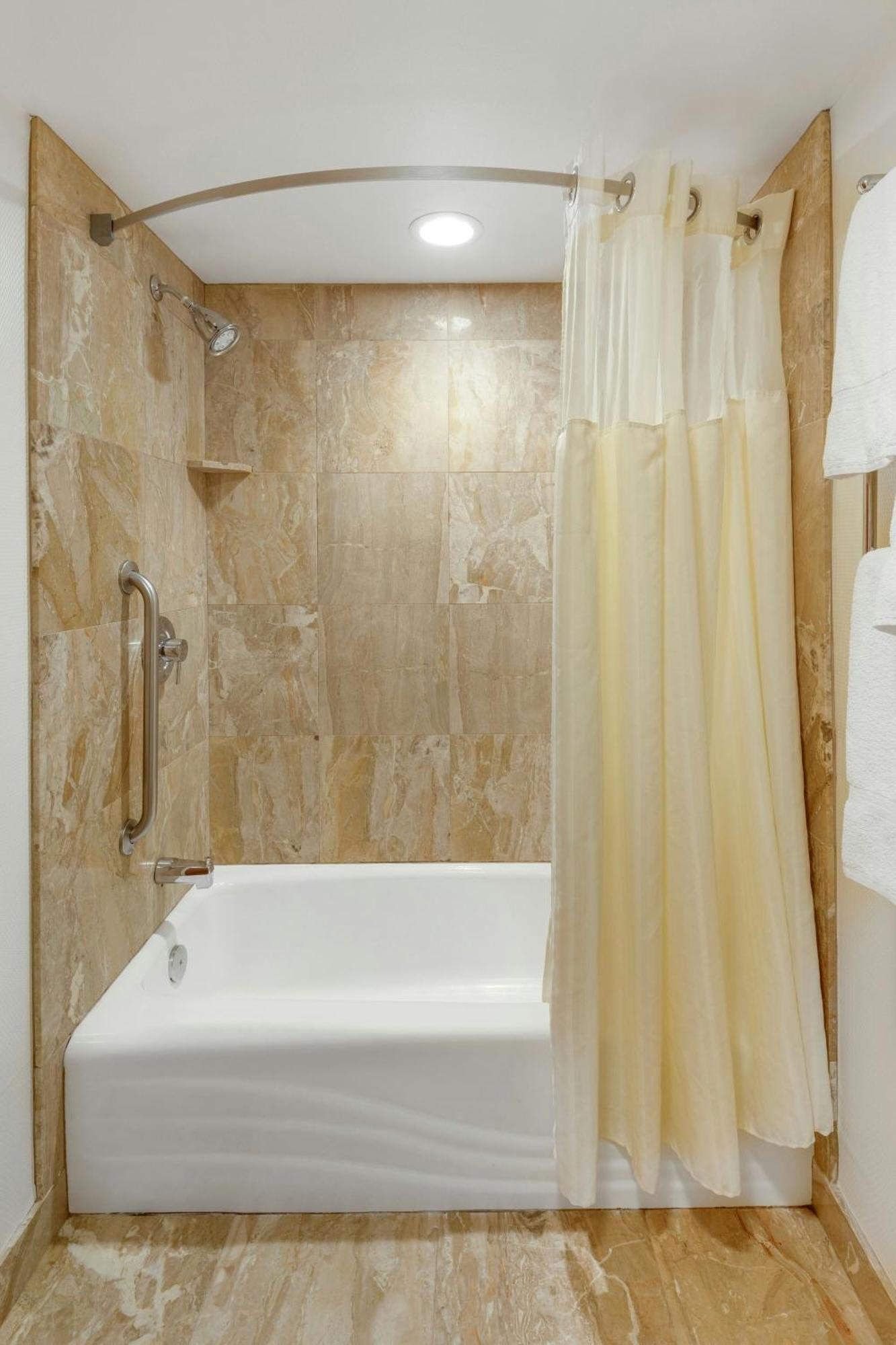 Courtyard By Marriott Portsmouth Hotel Bagian luar foto