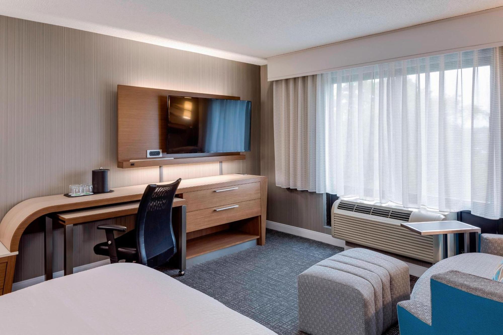 Courtyard By Marriott Portsmouth Hotel Bagian luar foto