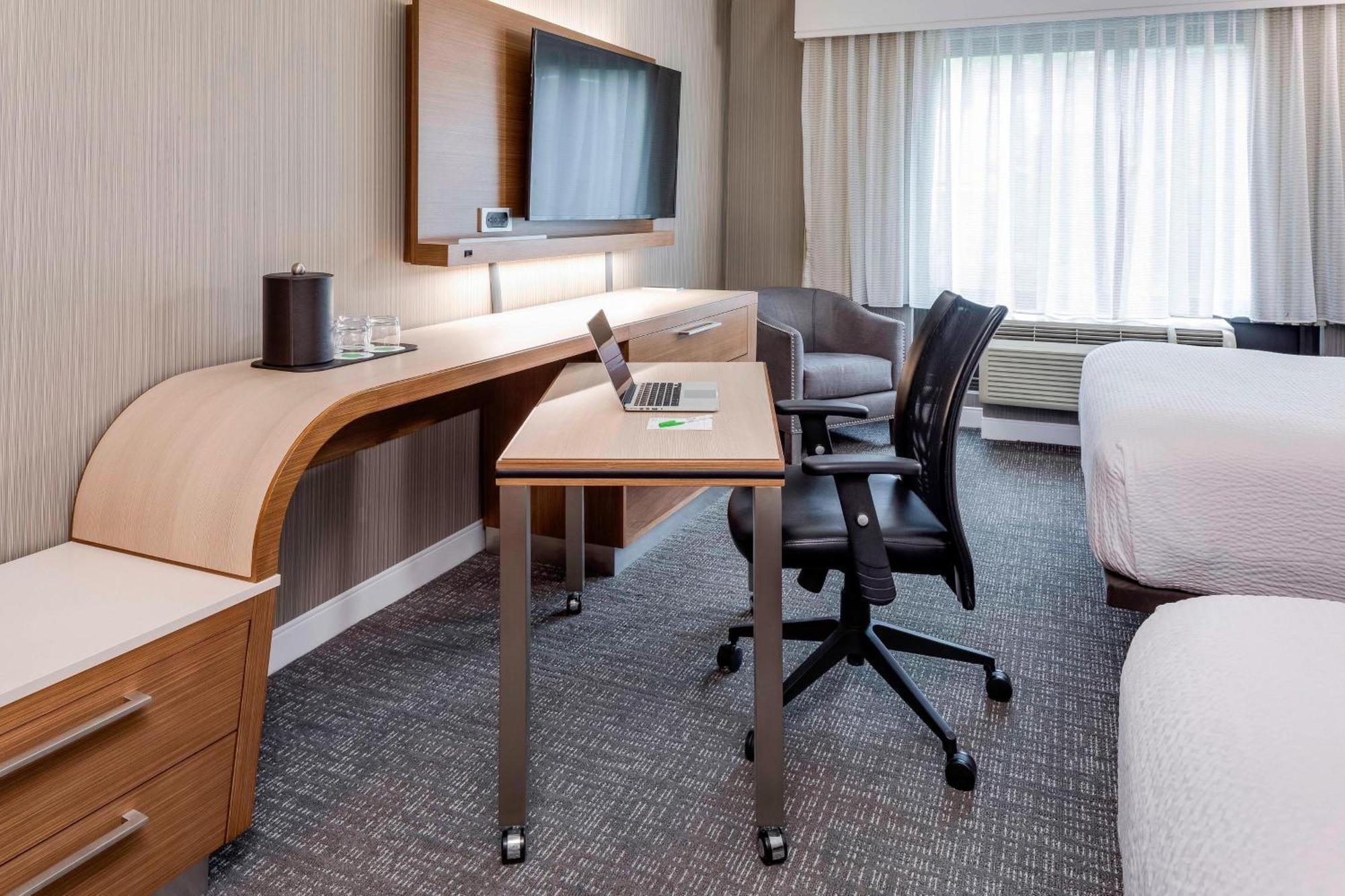 Courtyard By Marriott Portsmouth Hotel Bagian luar foto