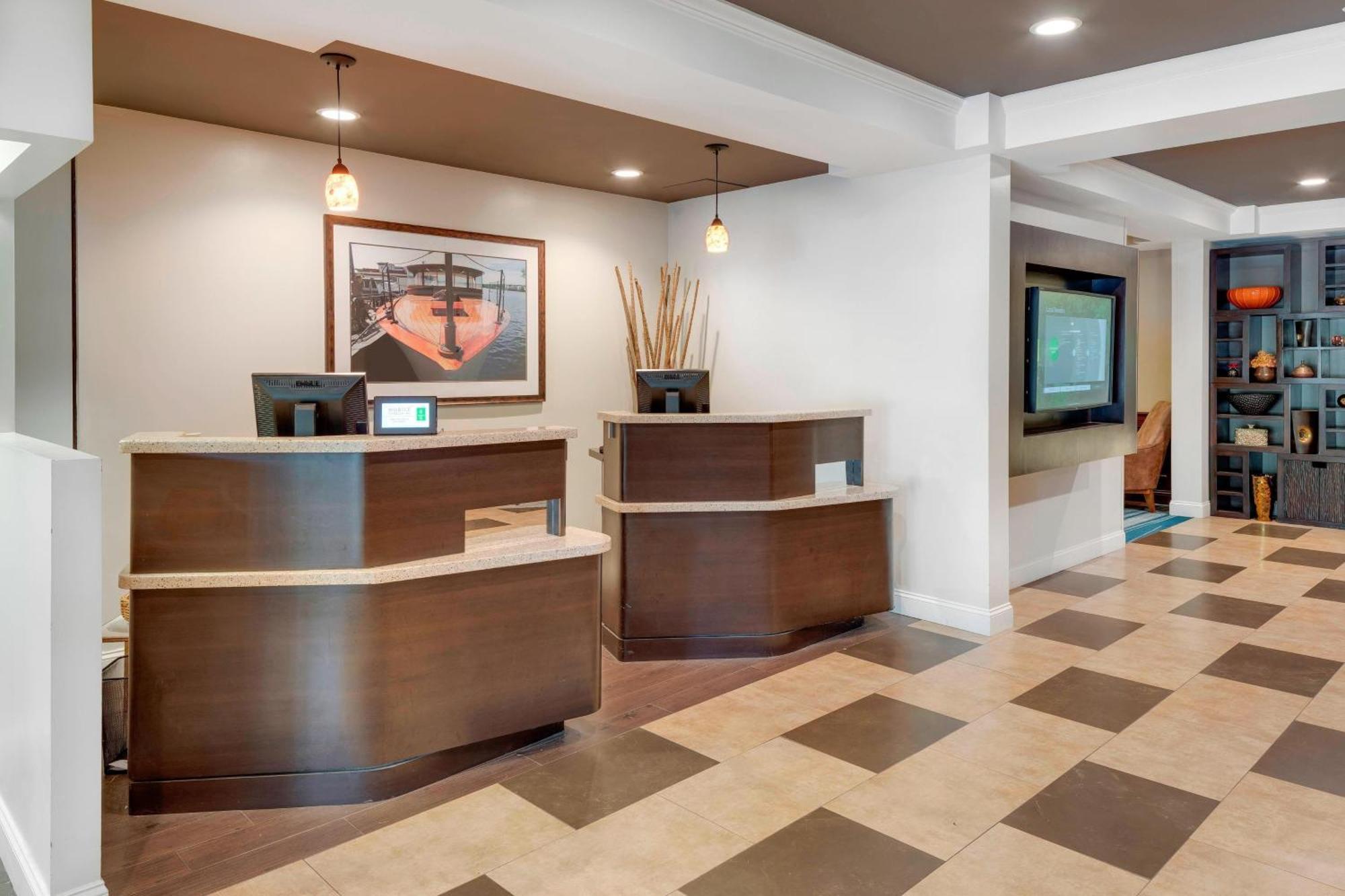 Courtyard By Marriott Portsmouth Hotel Bagian luar foto