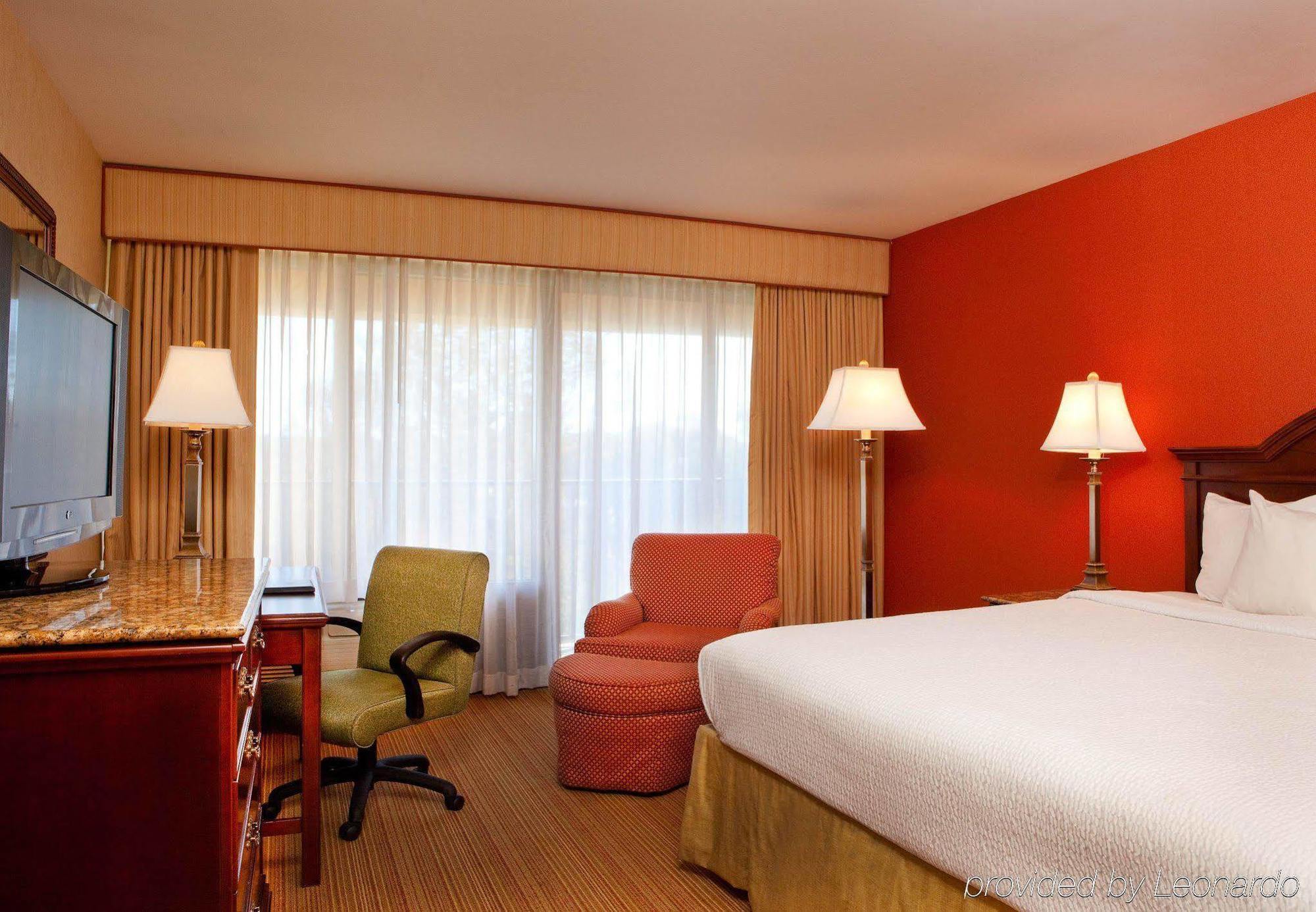 Courtyard By Marriott Portsmouth Hotel Bagian luar foto