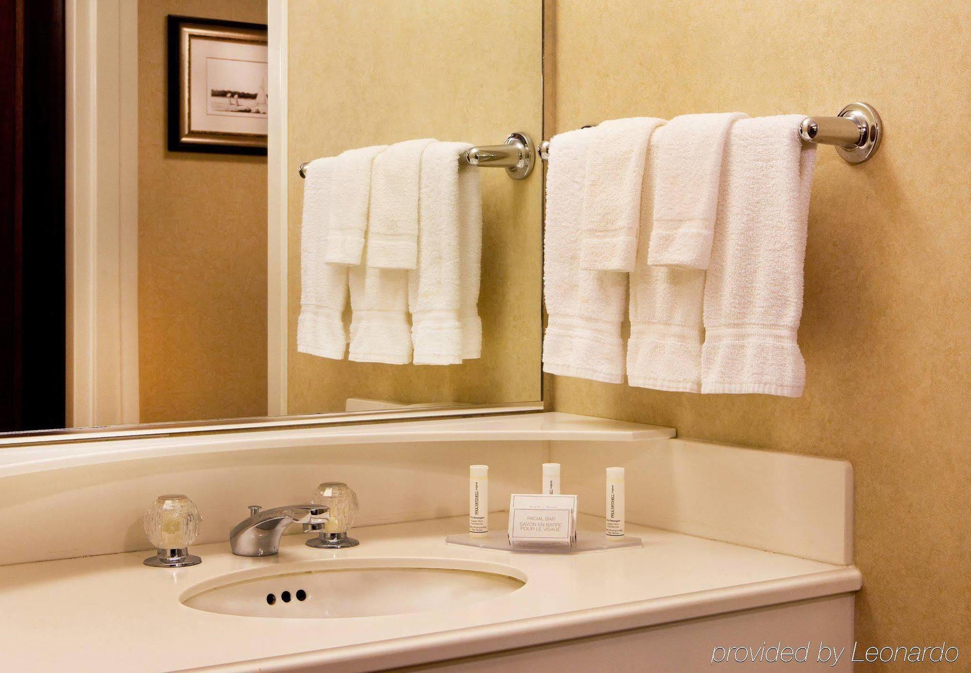 Courtyard By Marriott Portsmouth Hotel Bagian luar foto