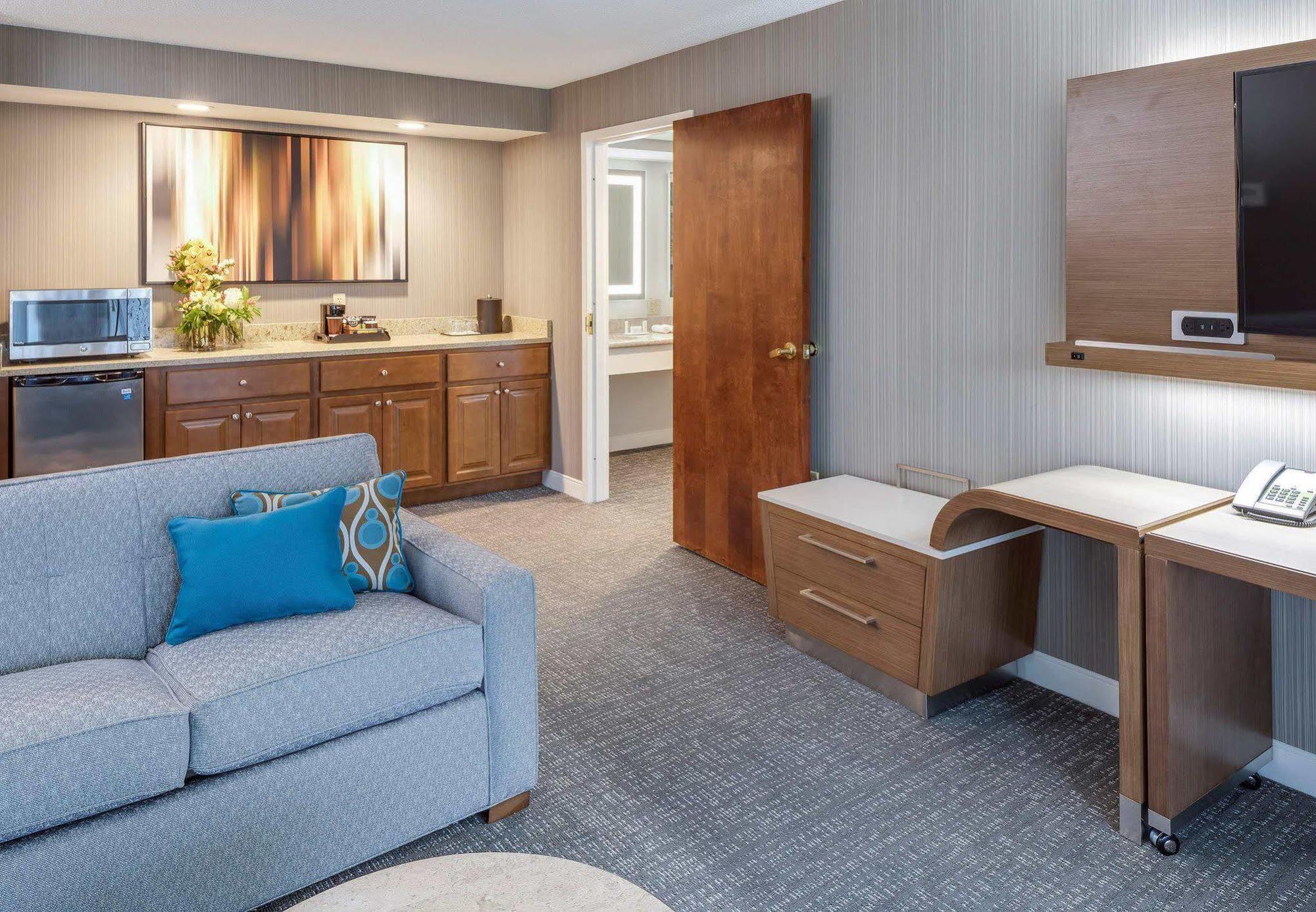 Courtyard By Marriott Portsmouth Hotel Bagian luar foto