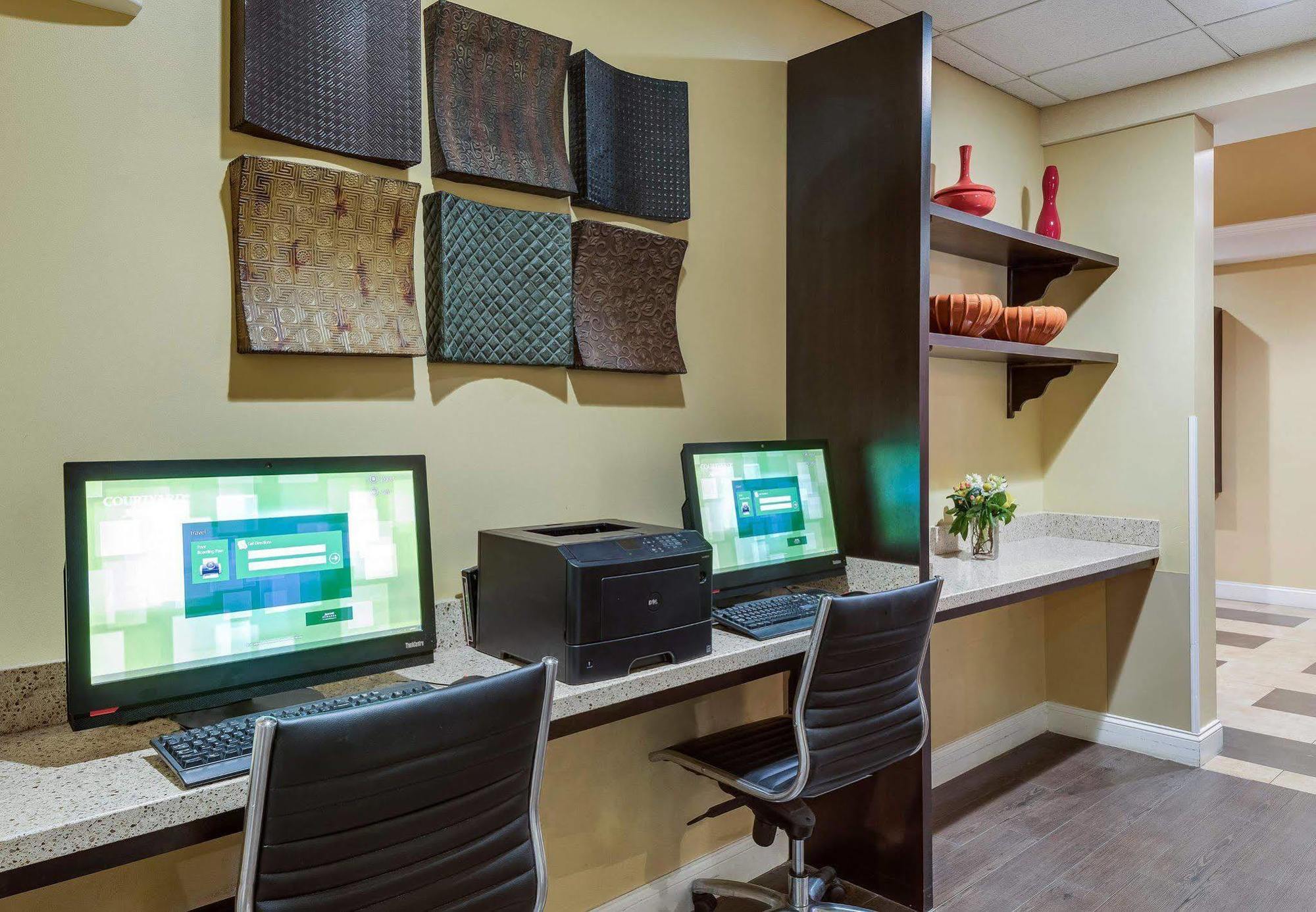 Courtyard By Marriott Portsmouth Hotel Bagian luar foto
